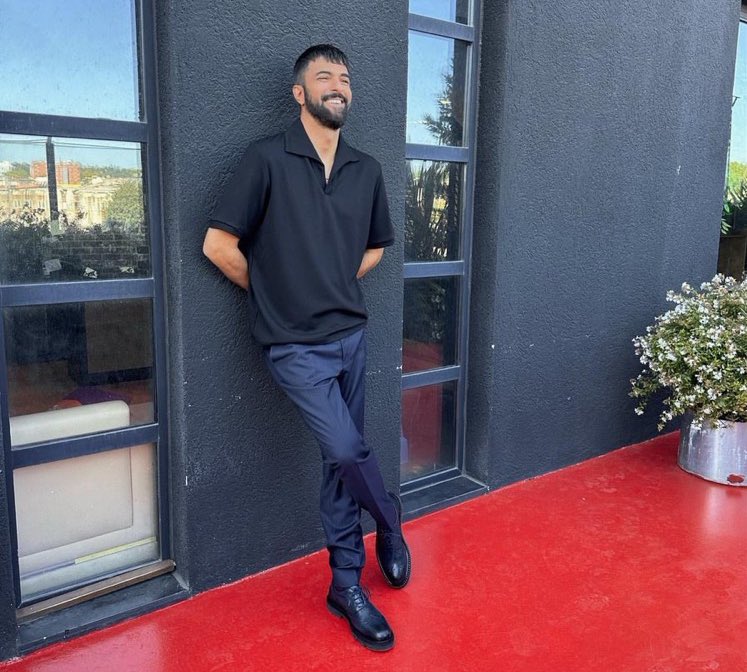 TvDunyasii's tweet photo. #EnginAkyürek 💫 https://t.co/CMWf6fQttp