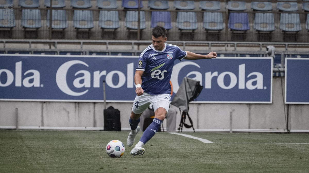 RCSA's tweet photo. 🤕 #EffectifRCSA | Karol Fila a été opéré avec succès à la clinique Rhéna d'une rupture du ligament croisé du genou gauche.
Le club souhaite à notre joueur un très bon rétablissement ! 💙 https://t.co/w90ZbKIc1d