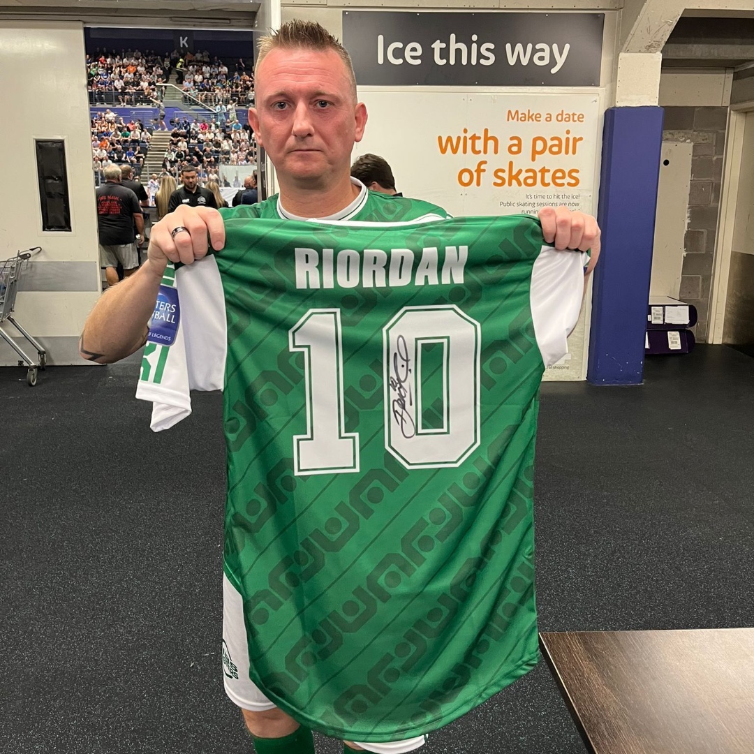 🌟 The legends returned! As part of the Scottish Masters Cup, the Celtic, Rangers, Heart of Midlothian and Hibernian legends returned to the pitch. Don't miss the chance to own a piece from the @mastersfootball. Place your bid👇 ow.ly/Ha5H50PKZTA