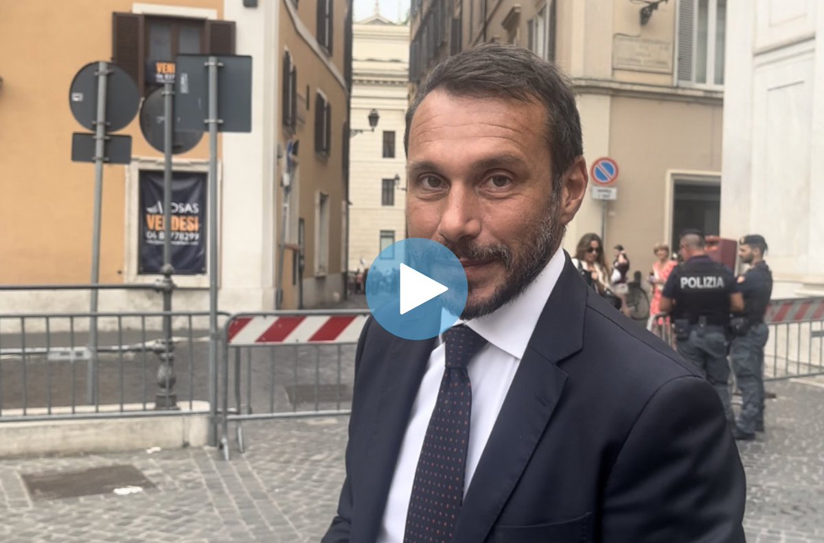 tempoweb's tweet photo. Ma quale #incendio, cosa è successo davvero alla nostra #edicola davanti a #PalazzoChigi VIDEO
➡️ https://t.co/kEH1mcr5FD
#13settembre #iltempoquotidiano #piazzacolonna #roma @davide_vecchi https://t.co/uDVG5j6G0b