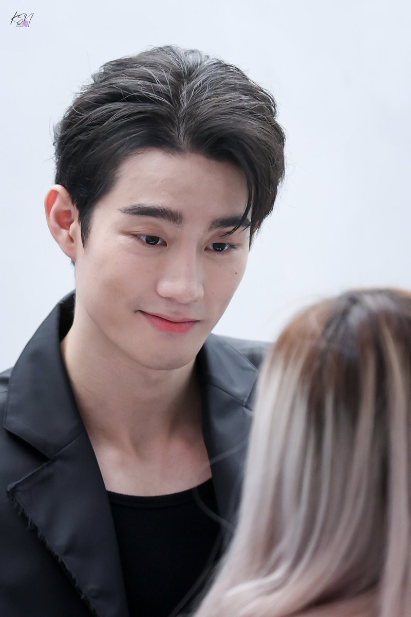 kidna_ksn's tweet photo. พลาดไปแล้ววว แค่ได้มองแววตาเธอคู่นั้น~
#FirsterxForce #fforce_ @fforcejs https://t.co/ykHyS9x0wm
