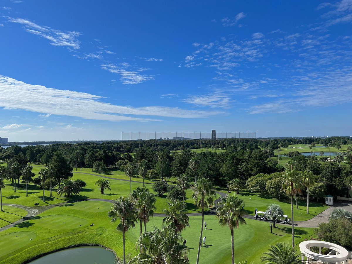 shumaaaasong's tweet photo. #golf #sky #ゴルフ #ゴルフコース #ゴルフ好き #ゴルフ好きと繋がりたい #青空 #空が好きな人と繋がりたい #緑 https://t.co/02UzRX0uIr