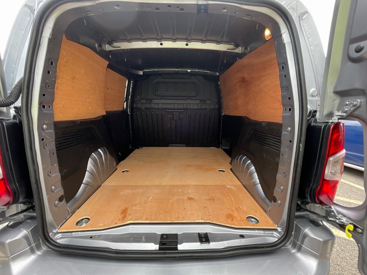 MotusSelectUK's tweet photo. 📢VAN OF THE WEEK📢

Used 2019 Vauxhall Combo Sportive, featuring:
🚪Near Side Loading Door
🔒Remote Central Locking
❄️Air Conditioning
🚨Parking Sensors and more!

Find out more➡️ https://t.co/sPkf7EMSgH

#VanOfTheWeek #UsedVan #VauxhallVan #VauxhallCombo #MotusSelect https://t.co/EKmr6pAaDp