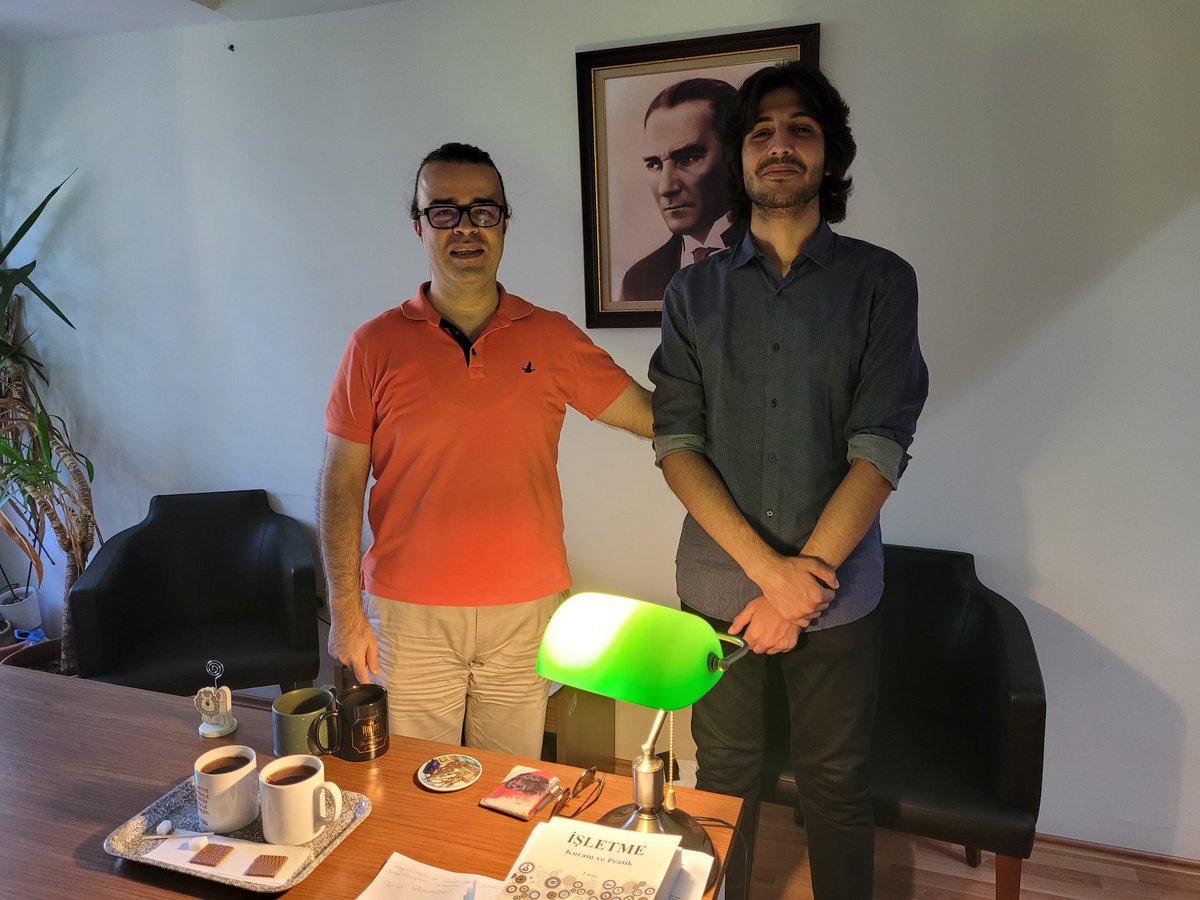 MehmetE51135577's tweet image. Bugün çok kıymetli öğrencim, kardeşim Mert Oğuzhan İlhan beni ziyaret etti. İnanılmaz başarılı bir öğrenci. Mert&apos;i ileride hiç şüphesiz harika yerlerde göreceğiz. Ama bence çok daha mühimi, Mert ailesinden harika bir eğitim almış, tam bir beyefendi. Bahtın açık olsun Mert&apos;ciğim.