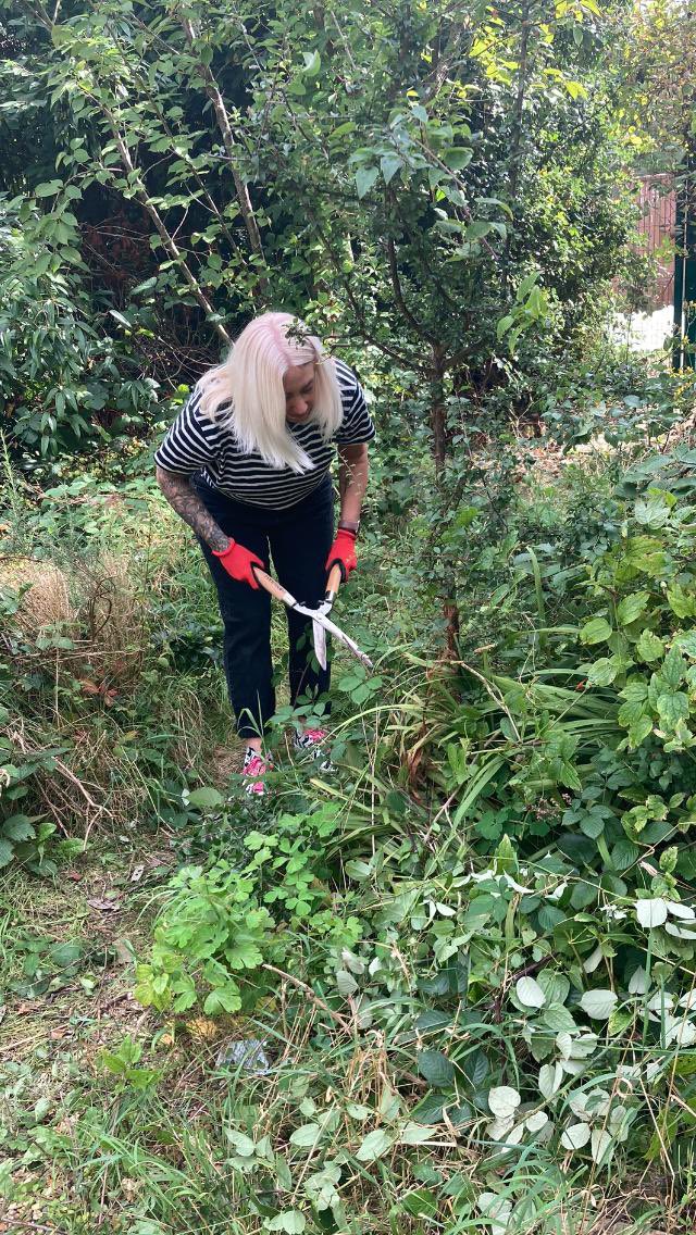 Outreach_ICPSS's tweet image. The Outreach team hard at work getting the Sensory garden cleared and ready for some wonderful outside interventions. @TheRowansAP @ICSENprimary @ICPrimarysup #outsidelearning #outreachsupport #thisisAP #nurture #forestschool