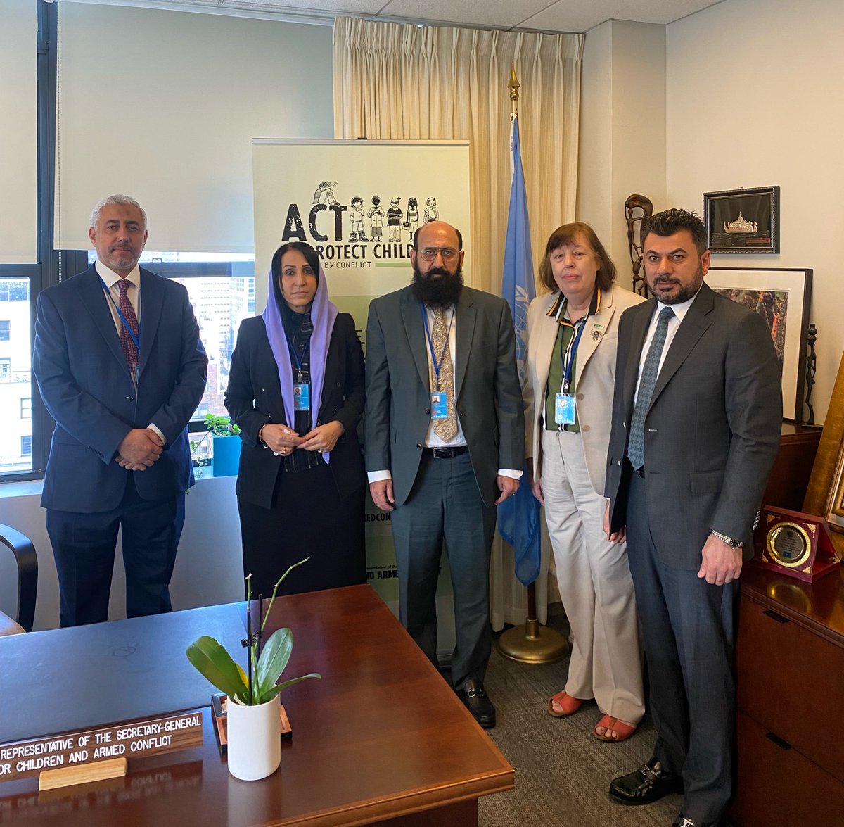 Yesterday a critical discussion took place between His Royal Highness Prince Hazem Tashin, @DrSinjari, @iraq_un and the Special Representative, on how to protect the Ezidy community and particularly Ezidy #children in #Iraq