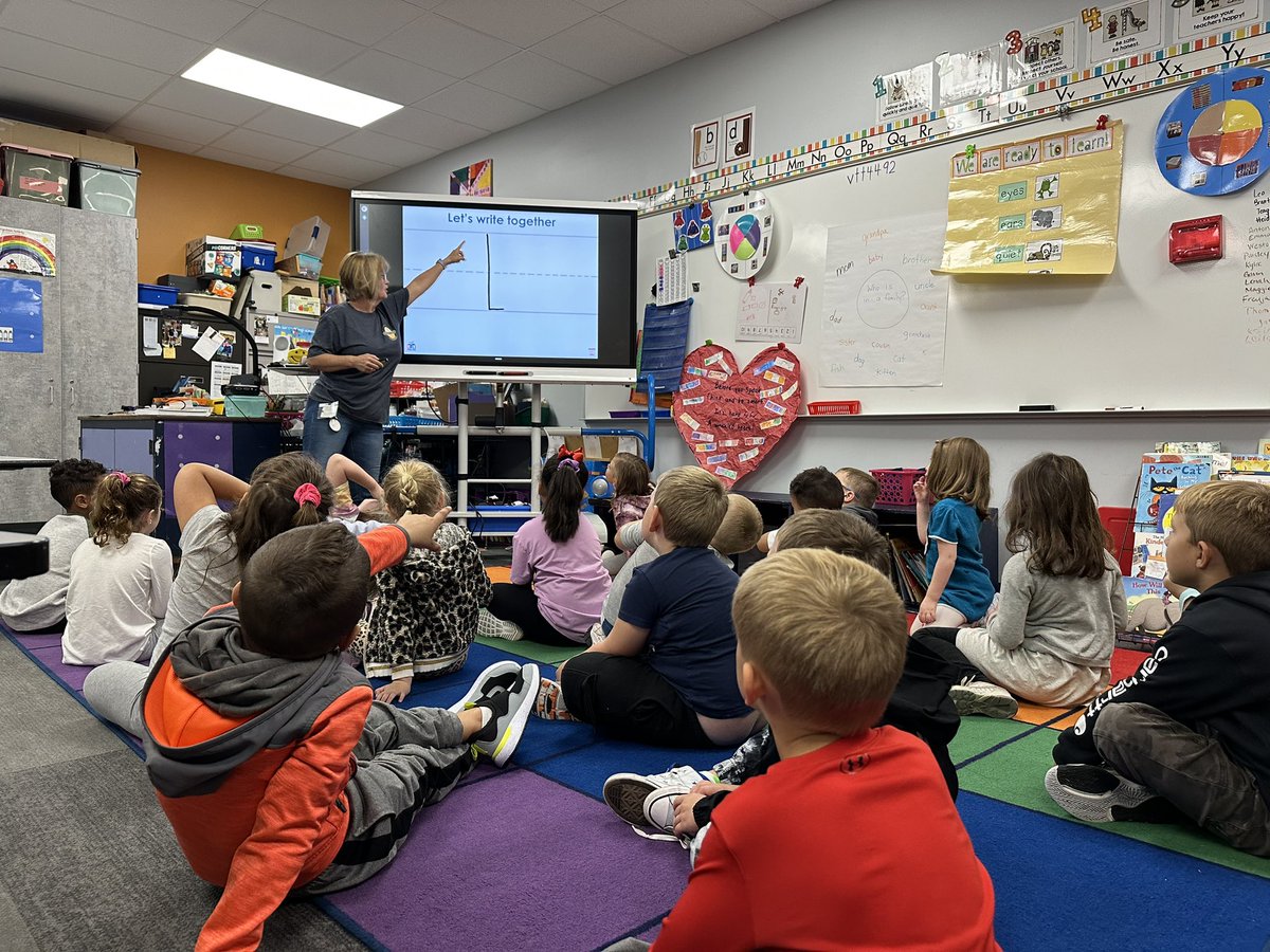 readingwithdahl's tweet photo. From whole class to small group, our new systematic and explicit phonics program is rocking!! Engaged students and knowledgeable, passionate teachers! What more could you ask for?! 🥰
#wcsflight #uflifoundations #readingisthinking https://t.co/3T2LgvqEqJ