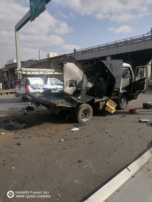 MARIUSBROODRYK's tweet image. 13 September 2023
15:50
CIT HEIST
R554 under N3 highway..

Robbers fled direction Alberton

#GautengCrime 
@TheFarEastFiles @AgentLeonV3 @broodryk5 @MikeSaReports @crimemind3 @CrimeReportHQ @crimeairnetwork