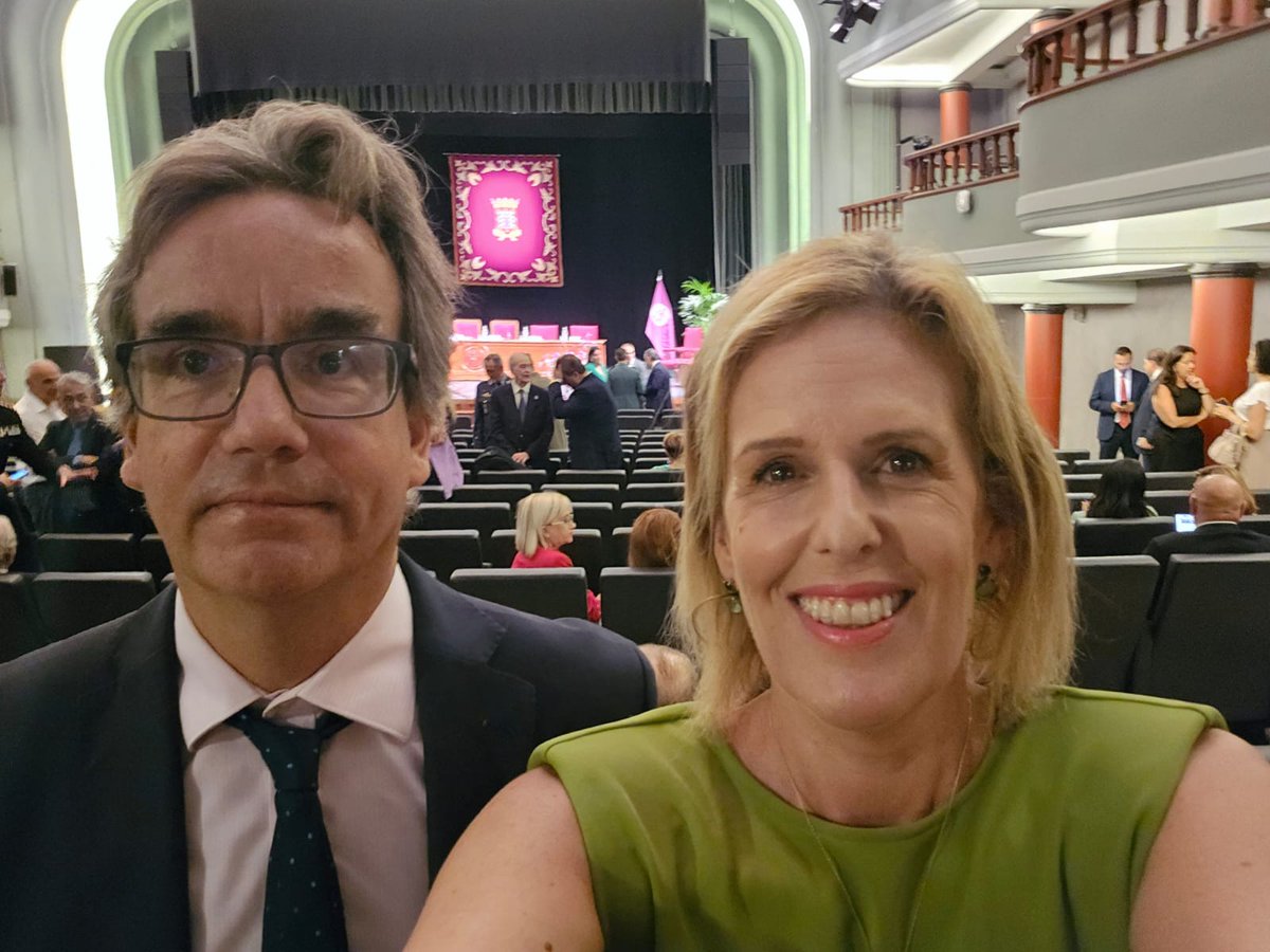 Un año más, la <a href="/Direccion_ECCA/">Dirección Fundaciones ECCA</a> estuvo presente (hoy) en el acto de apertura del curso 2023-2024 en la <a href="/ULL/">Universidad de La Laguna</a> 
¡Feliz curso y muchos éxitos a toda la comunidad educativa universitaria!