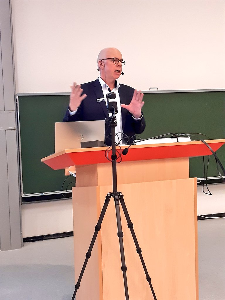 LehrstuhlEMV's tweet photo. @IEEEorg @IEEE_EMCS @Lumiloop_GmbH @HSUHamburg @OBSBOT_Official @hollyland_de Am Nachmittag geht es beim #EMVBootCamp 2023 in Wilhemshaven weiter mit Vorträgen zu #EMV-Filtern mit Christian Koch (@we_online) sowie zu entwicklungsbegleitenden #PreCompliance-Messungen mit Nils Pickert (@RohdeSchwarz). https://t.co/lqXlrmva5D