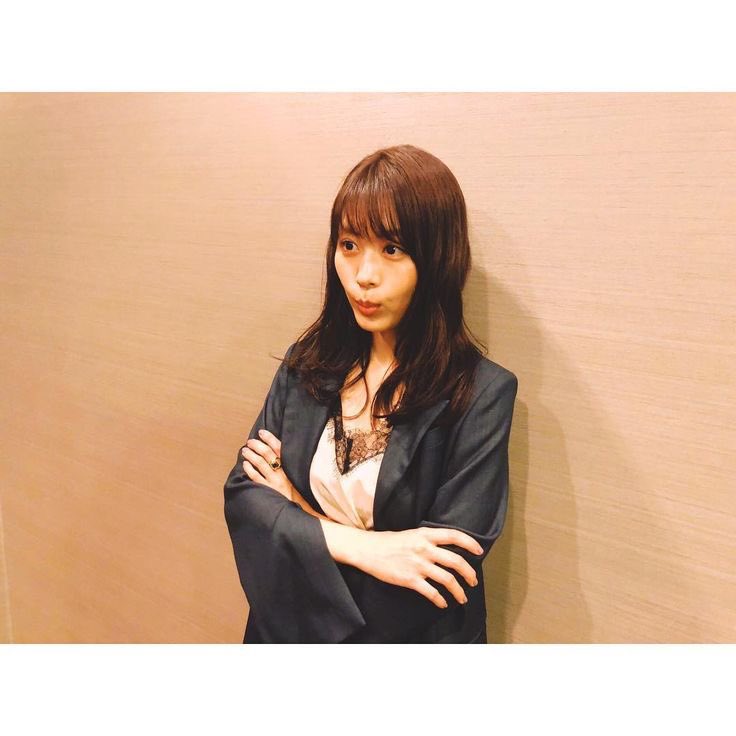 gucci0421777's tweet photo. 有村架純ちゃんの恋愛観

Q.初恋はいつ？

A.幼稚園の時、運動神経抜群でちょっかいを出された時に止めてくれた優しい男の子。

Q.好きなタイプは？

A. ☆刺激ないのんびり平和な方
　☆真面目にお仕事されてる方
　☆熱量を持って取り組んでる方
　☆人に対して"いい人でいろ"とは全然思わないですけど、でも人を傷つけないような人がタイプです。

Q.容姿に対しての好みは？

A.人間として好きって思える人がいい

Q.嫌いなタイプは？

A.引っ張ってくれなさすぎたり、強引すぎる人。"お前"と呼ばない人

Q.好きな人ができるとわかりやすい？

A.ガードは硬いけど、好きなタイプができるとわかりやすい。気を許した相手にはかなりスキがあり信頼できるとわかれば徐々に心を開いていく

Q.好きな人には尽くす？

A.好きな人にだけ尽くす。一途！

Q.甘える

A.甘える時もある

Q.結婚はしたい？

A.30歳ぐらいまでにはしたい

Q.どんな家庭を築きたい？

A.同じ空間にいてもそれぞれ好きなことを自由にできる自然体でいられる家庭を築きたい