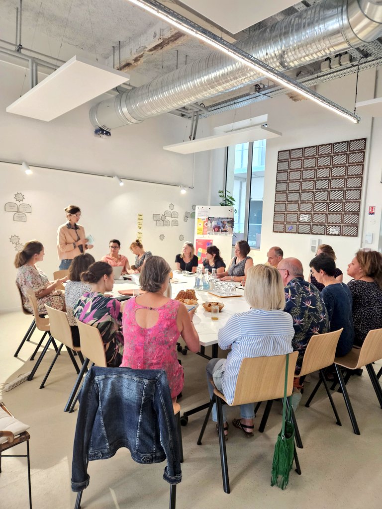 Petit-déjeuner du réseau des référents de proximité sur l'emploi 🇨🇵 🇩🇪 à #Kaleidoscoop, pr évoquer nos actualités en toute convivialité. 
L'occasion de présenter en avant-première le programme d'animations du lieu ressource transfrontalier, désormais ouvert du lundi ou vendredi !