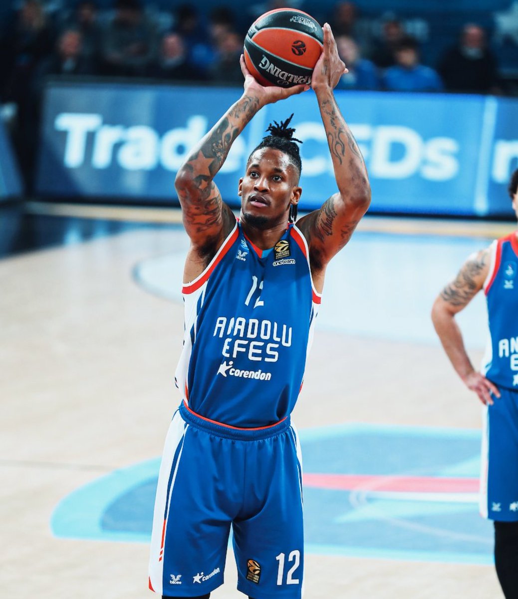 🔵⚪️ Anadolu Efes'te forma giyen tüm oyuncuların ve koç Erdem Can'ın EuroLeague Fantasy Challenge'taki fiyatlandırmaları belli oldu:

▪️ Will Clyburn - 15.0 kredi 
▪️ Shane Larkin - 14.5 
▪️ Darius Thompson - 13.3 
▪️ Tyrique Jones - 12.6
▪️ Ante Zizic - 10.2
▪️ Derek Willis -