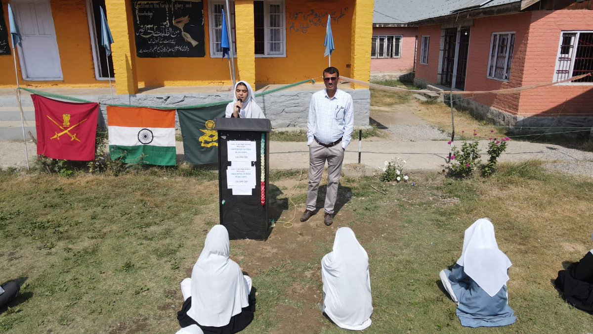 Safiyam49937636's tweet photo. Watergam Army Camp empowers students with a Just a Minute (JAM) session at Govt Boys Middle School, Watergam. JAM fosters communication skills, builds confidence and fuels public speaking passion. π€π· #JAMCompetition #EmpoweringStudents #PublicSpeaking #Watergam #Kashmir https://t.co/VNHWGWDu9z