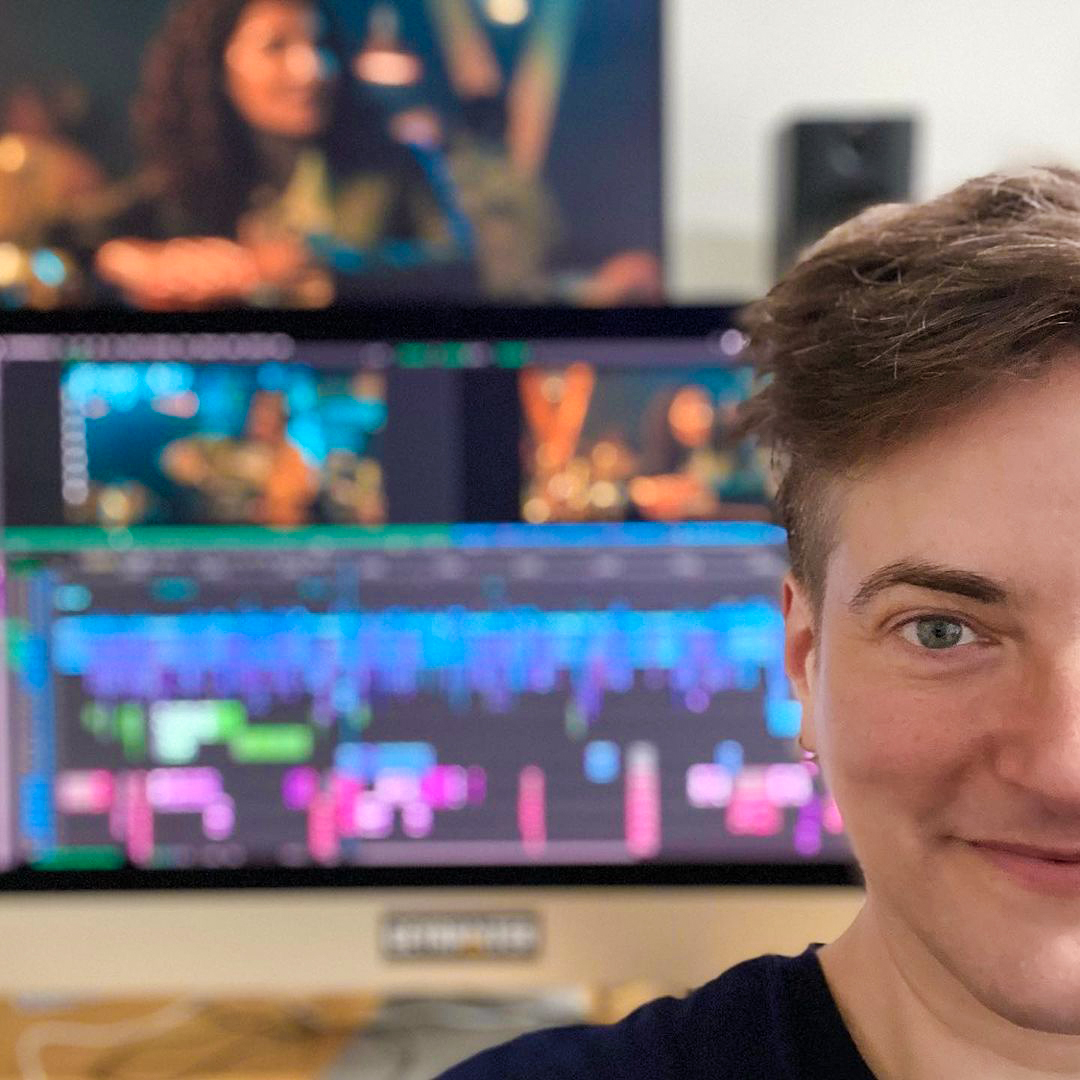 Avid's tweet image. 🎞️ Feature film cutting
📷 instagr.am/ruth.schoenegg…
▶️ avid.com/media-composer

#featurefilm #romcom #filmeditor #femalefilmmakers #avidmediacomposer #mediacomposer #avid