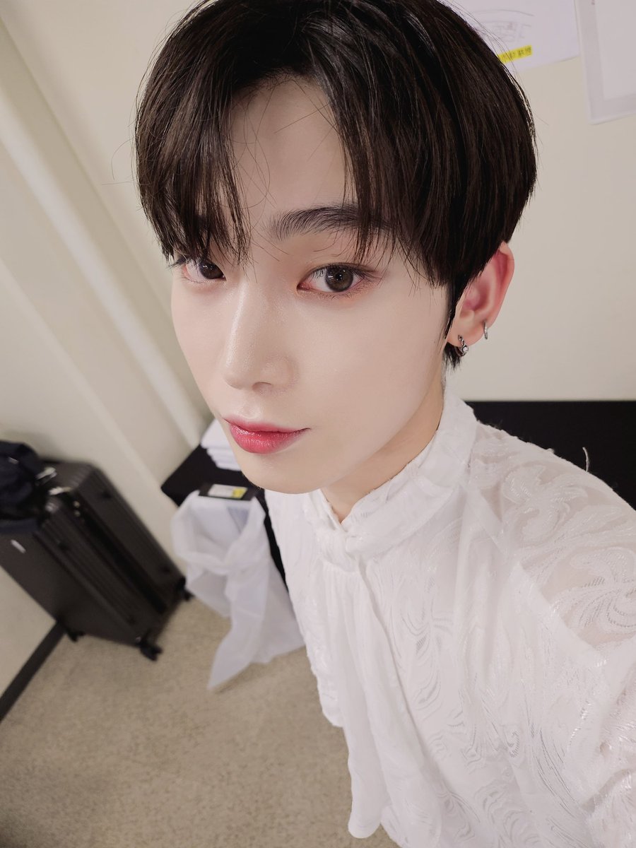 [ #선우’s Post ] 230913

#SUNOO: Tokyo Dome🤍
Fighting for tomorrow too, good night ENGENE❤️

(1/2)

<a href="/ENHYPEN_members/">ENHYPEN</a> <a href="/ENHYPEN/">ENHYPEN OFFICIAL</a> #ENHYPEN #엔하이픈