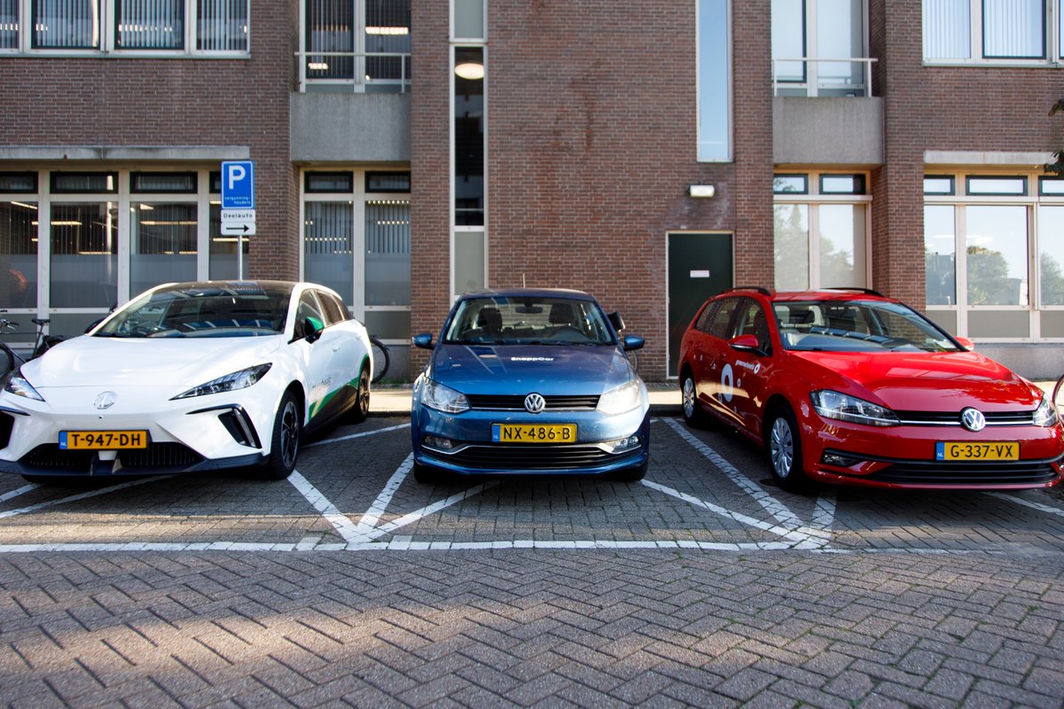 Last week we celebrated that we’ve joined the ‘Autodeelconvenant Utrecht’! We have fixed parking spots throughout Utrecht now for our SnappCar owners. We would like to thank <a href="/GemeenteUtrecht/">Gemeente Utrecht</a> for this big step into pushing carsharing. utrecht.nl/nieuws/nieuwsb…