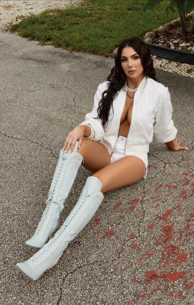 Like and retweet if you love these boots! 👢❤️ #thighhighboots #footworshi̇p #bootdomination #mistress #bootsaddict #boots #highboots 👢👢 leatherlatexpvc.com