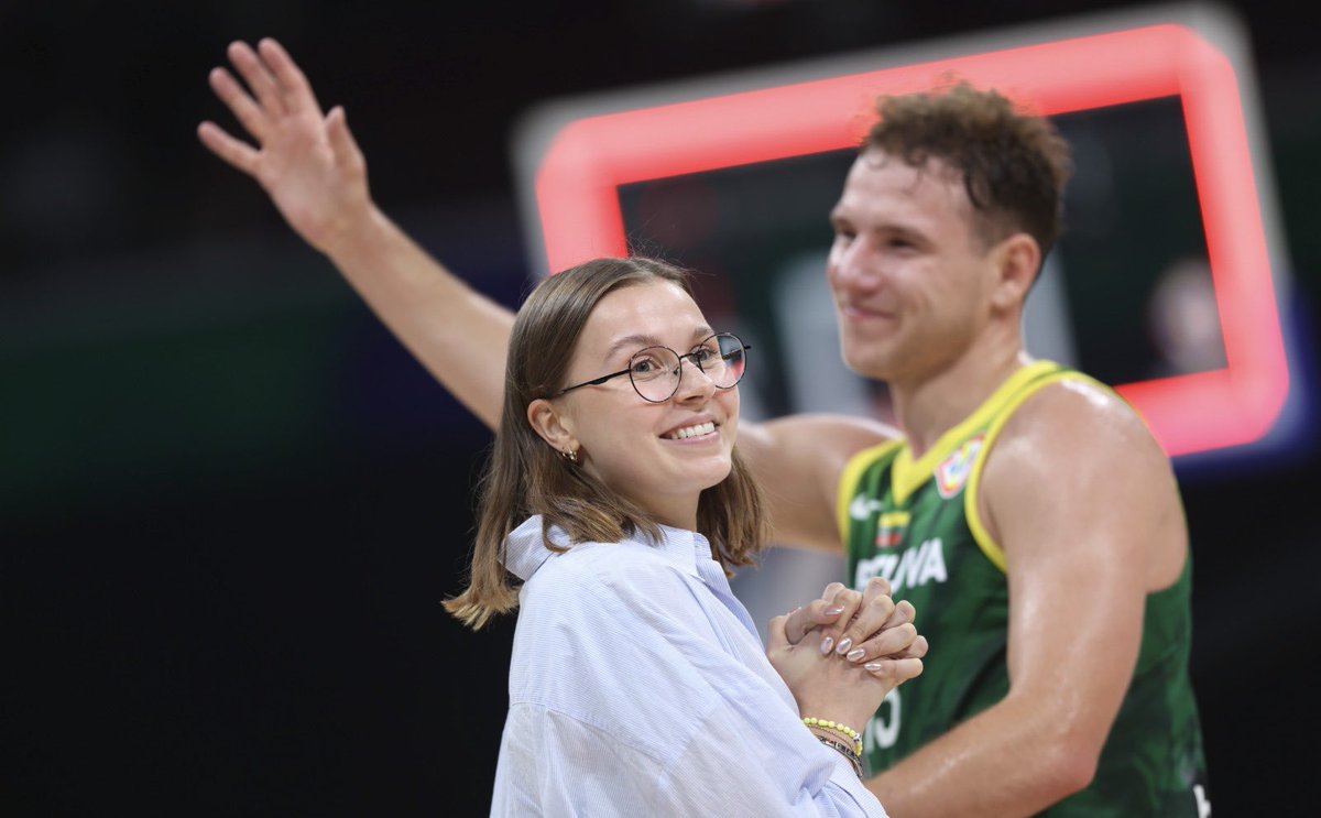 OMoskari's tweet photo. Felt good to be back on the court again 🏀👩🏻‍💻#fibawc https://t.co/LlYVxNo6Be