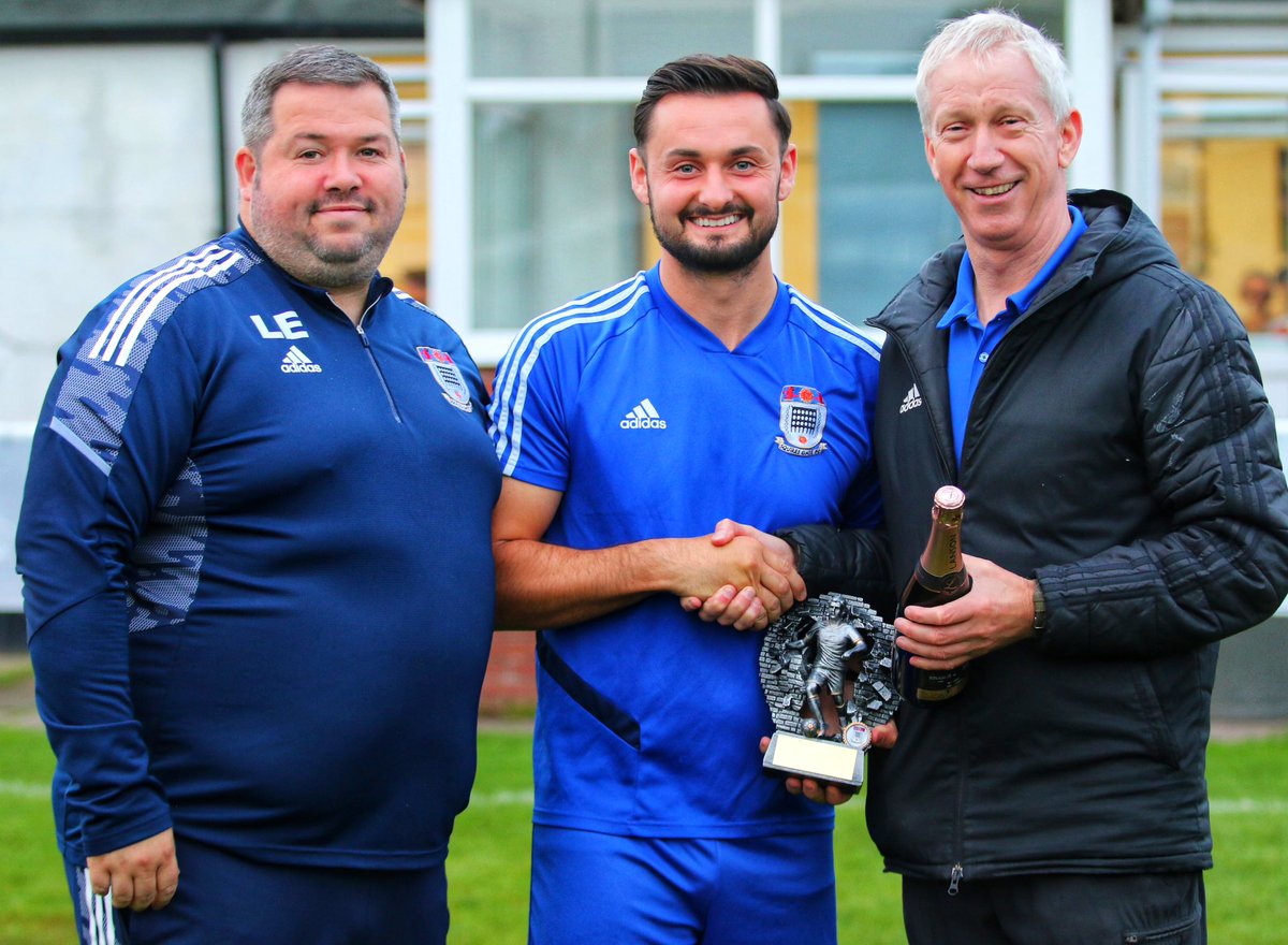 🏆 Before last night’s match, we presented @RyanRileyy7 with his award for hitting the 2️⃣5️⃣0️⃣ game milestone for Squires Gate FC. 👏 A fantastic achievement. Well done, Ry! 📸 @OLDBLUEFOX 🔷 #WeAreGate | #75Years
