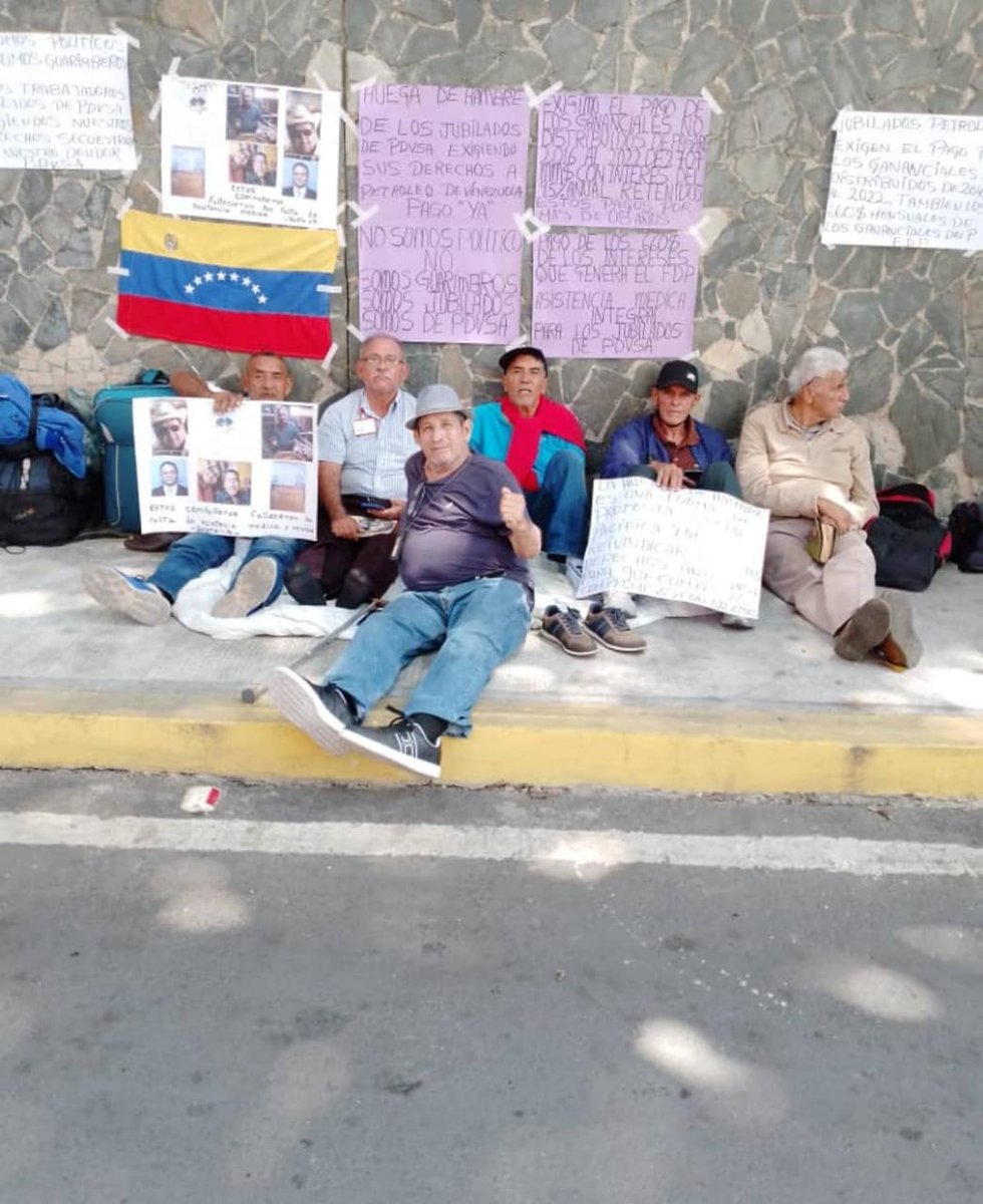 rreymi's tweet photo. @onuvenezuela @_Provea @CorteIDH @antonioguterres @volker_turk @Rampolla_UN @Defensoria_Vzla @TellecheaRuiz @MinpublicoVEN #JUBILADOS #PDVSA en #huelga de hambre reclaman #DerechosHumanos. Están sometidos al empobrecimiento sin acceso a la salud ni a su dinero ahorrado en APJ-PDV https://t.co/QiOQxpXfuM
