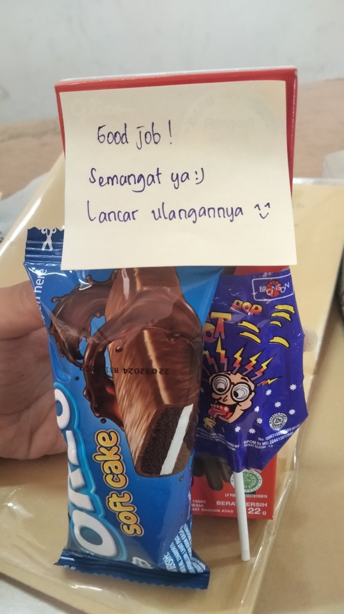 flowaurss's tweet image. guru aku tadi kasih ini karna aku rank 1 quizziz LUCU BANGEETT 🤧💘💘