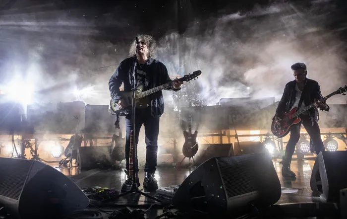 curefans's tweet photo. The Cure is all set to rock the Riot Festival in Chicago this Sunday, September 17th! Don’t miss their last show in the US before they head out on their Latin American Tour #TheCure #RiotFestival #Chicago #LatinAmericanTour” 🎸🎤🎶 https://t.co/MepJlXc7vM