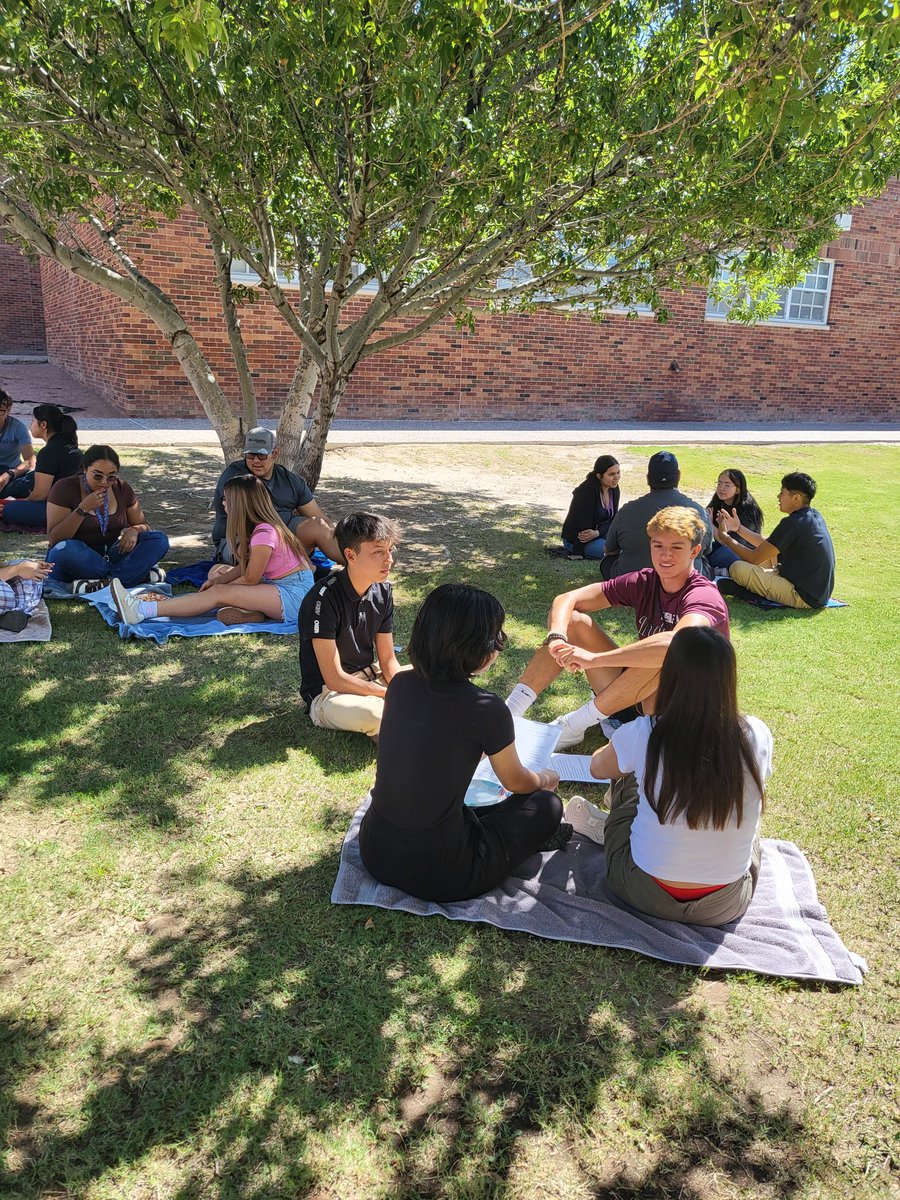 YHS_Cheer's tweet photo. Outside learning... 
#nophones
#justtalking https://t.co/7PdU9PWGM6