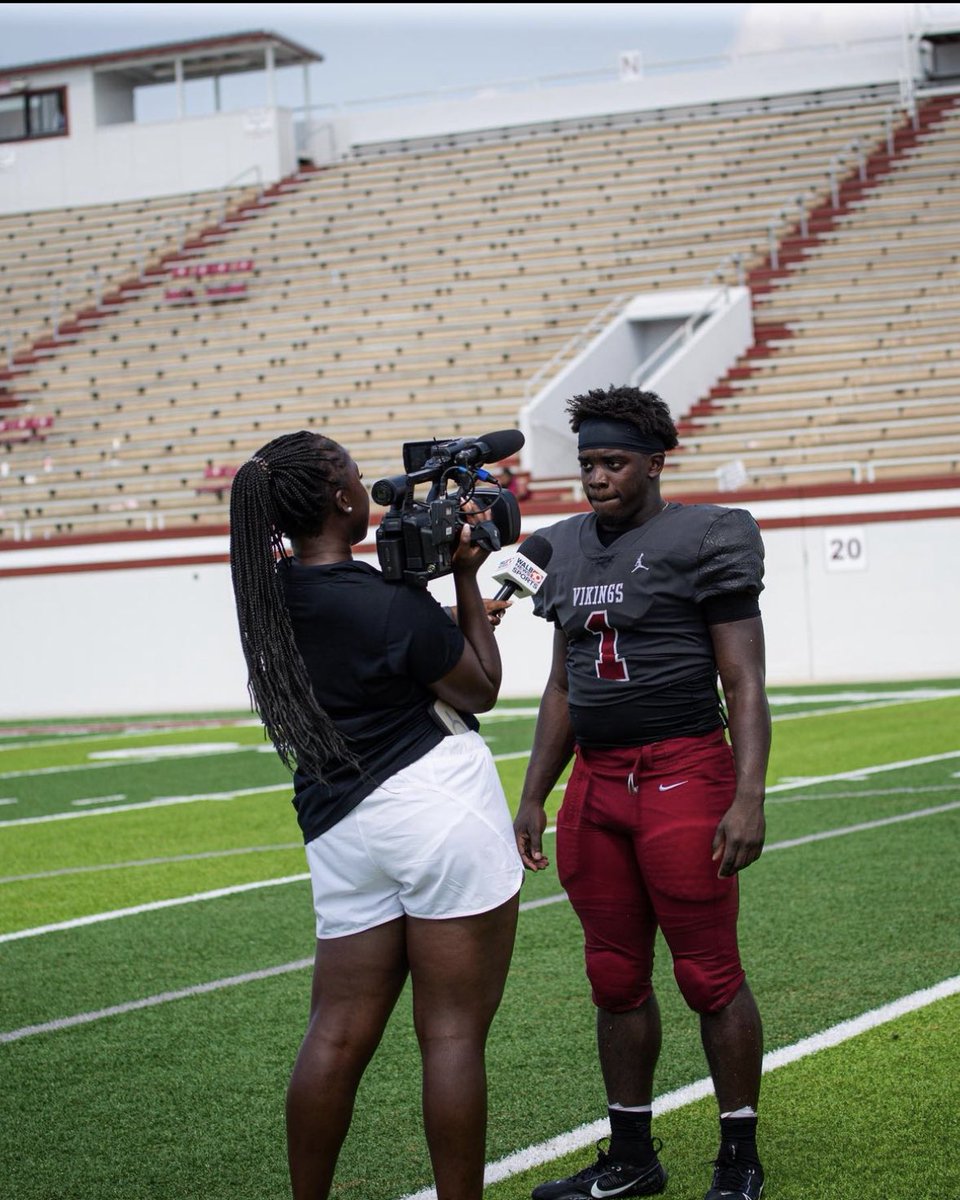 🚨2024 RB <a href="/1Jfleming/">Jacarre’ “ Smoke “ Fleming</a> 🚨 is off to a huge senior season avg 7.3 yards with 6 TDs.  Ability to make you miss and run through tackles.  Verified 10.7 100m!  Just as dangerous in return game 

🎥 hudl.com/v/2LT35d

<a href="/lance7711/">Coach Lance Jarriel</a> <a href="/CarterVikingsFB/">Adam Carter</a> <a href="/Coach_FredM/">Coach Fred</a>