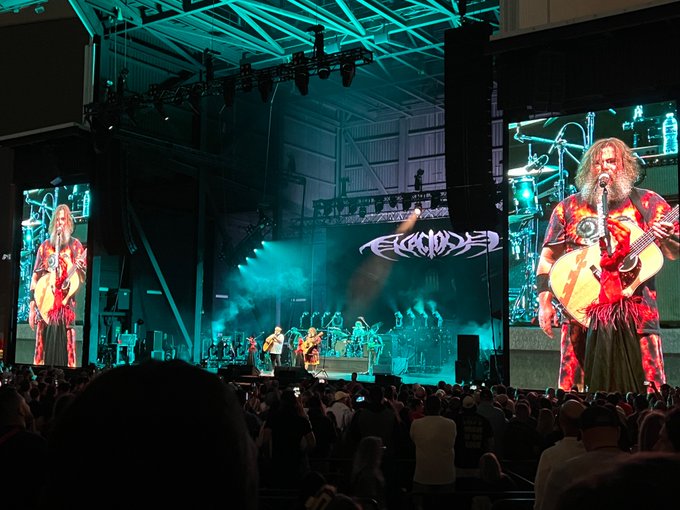 This was one of my favorite concerts I&rsquo;ve been to! @tenaciousd https://t.co/uvvzmNdXRV<a href="/tag/doodle"class="tags"><span>#doodle</span></a>