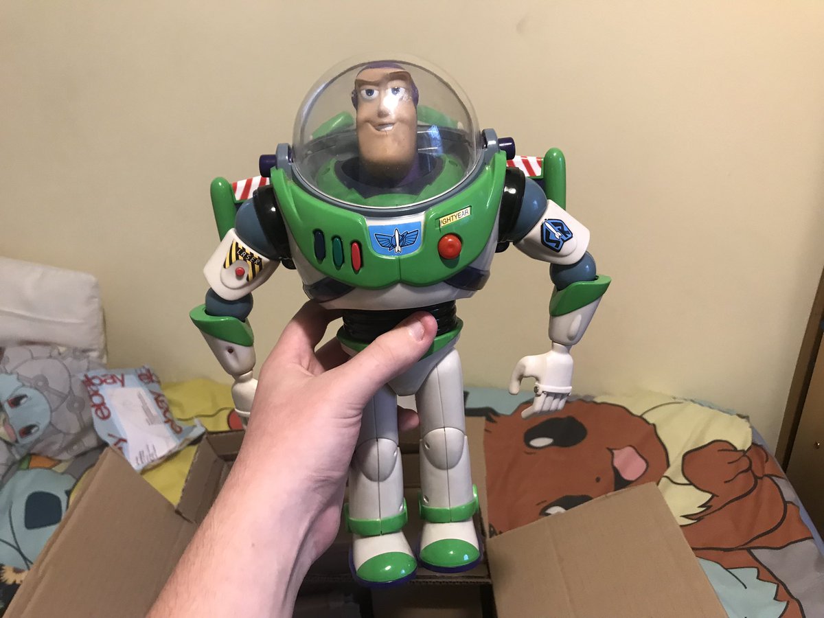 AdamTTH19's tweet photo. I got this Euro Disney Buzz Lightyear in the mail 1 year ago today!
And to celebrate, there’s also a demonstration video of his features and how he works.
#ToyStory #BuzzLightyear #Lightyear #BuzzSweep @DaffyWoody @gabejmatamoros https://t.co/AkJ29xAqKJ