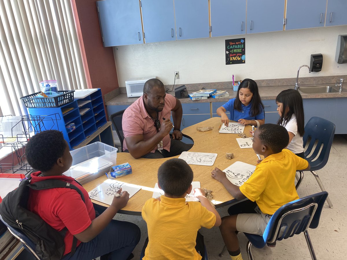 BFESBulldogs's tweet image. 📚Exciting Math Small Group Happening 📚
Mr. Lindsay’s classroom is “barking” with curious minds and a shared passion for learning! #mathgeniuses #teacherproud #Bulldogway
@lakeythamurray @Mr_Thomas5 @RuthannMiller2