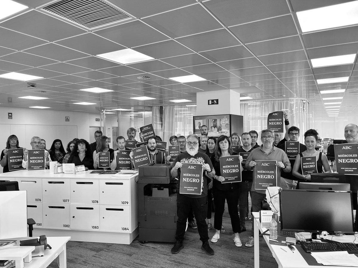 #MiércolesNegro La negociación no tiene muy buena pinta (Por decir algo)🏴. Habrá que tomar medidas contundentes 🦾
#JuntosSomoMásFuertes
<a href="/Comite_ELMUNDO/">Comité EL MUNDO</a>
<a href="/MarcaComite/">ComitéMARCA</a>
<a href="/comite_elpais/">Comité de EL PAÍS</a>
<a href="/ComiteDeia/">ComiteDeia</a>
<a href="/comiteSUR/">Comité SUR</a>
<a href="/comitelv/">Comitè La Vanguardia</a>
<a href="/aprensamadrid/">APM</a>
<a href="/ComitePradio/">Comite Prisa Radio</a>
<a href="/CadizComite/">ComitéDiariodeCádiz</a>
#SubidaSalarialYa