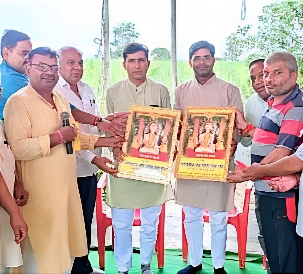 itarun_jindal's tweet photo. सरल , हँसमुख व स्नेही स्वभावी, बेबाक अंदाज के धनी भाजपा पश्चिमी उत्तर प्रदेश के क्षेत्रीय मंत्री बड़े भाई श्री इंदरपाल बजरंगी जी को जन्मदिन की हार्दिक शुभकामनाएं व बधाई। 💐🎉
भगवान गुरु गोरखनाथ महाराज जी की कृपा आप पर यूं ही बनी रहे।।🙏
@inderbajrangi @itarun_jindal https://t.co/at8tHy6sD6