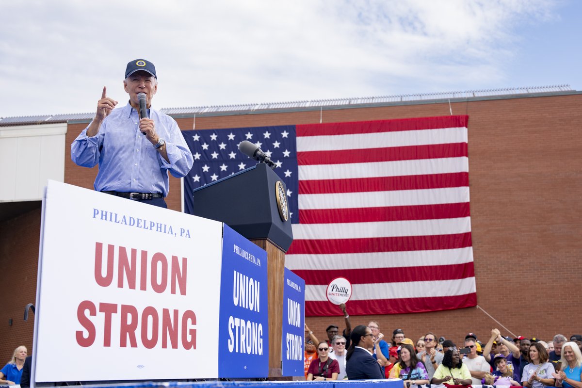 POTUS46Archive's tweet photo. Bidenomics is a blue-collar blueprint for America. It’s for you. https://t.co/Xp0Ws16guc