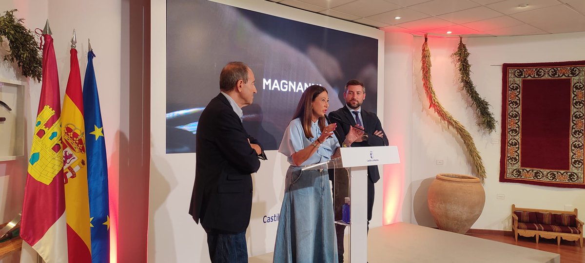 standjccmAB's tweet photo. El @gobjccm  valora el peso económico del sector del calzado de #Almansa y su internacionalización superando los 90 millones de euros en 2022. #ArtesaníaAlmansa #FeriaAlbacete2023  https://t.co/y908pDjQlB https://t.co/zTe5GhY0Ux