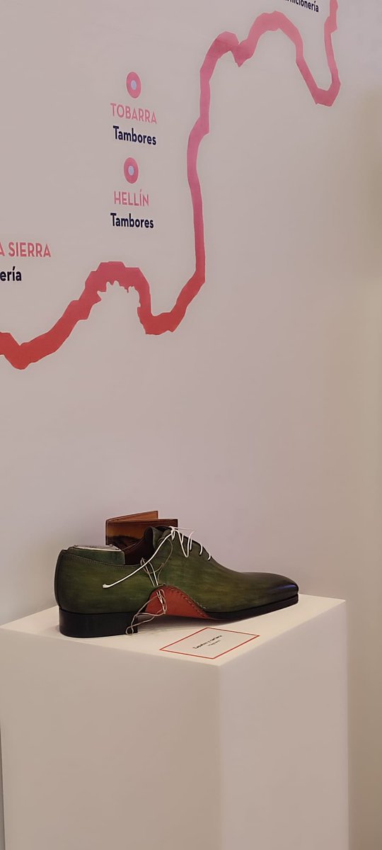 standjccmAB's tweet photo. El @gobjccm  valora el peso económico del sector del calzado de #Almansa y su internacionalización superando los 90 millones de euros en 2022. #ArtesaníaAlmansa #FeriaAlbacete2023  https://t.co/y908pDjQlB https://t.co/zTe5GhY0Ux
