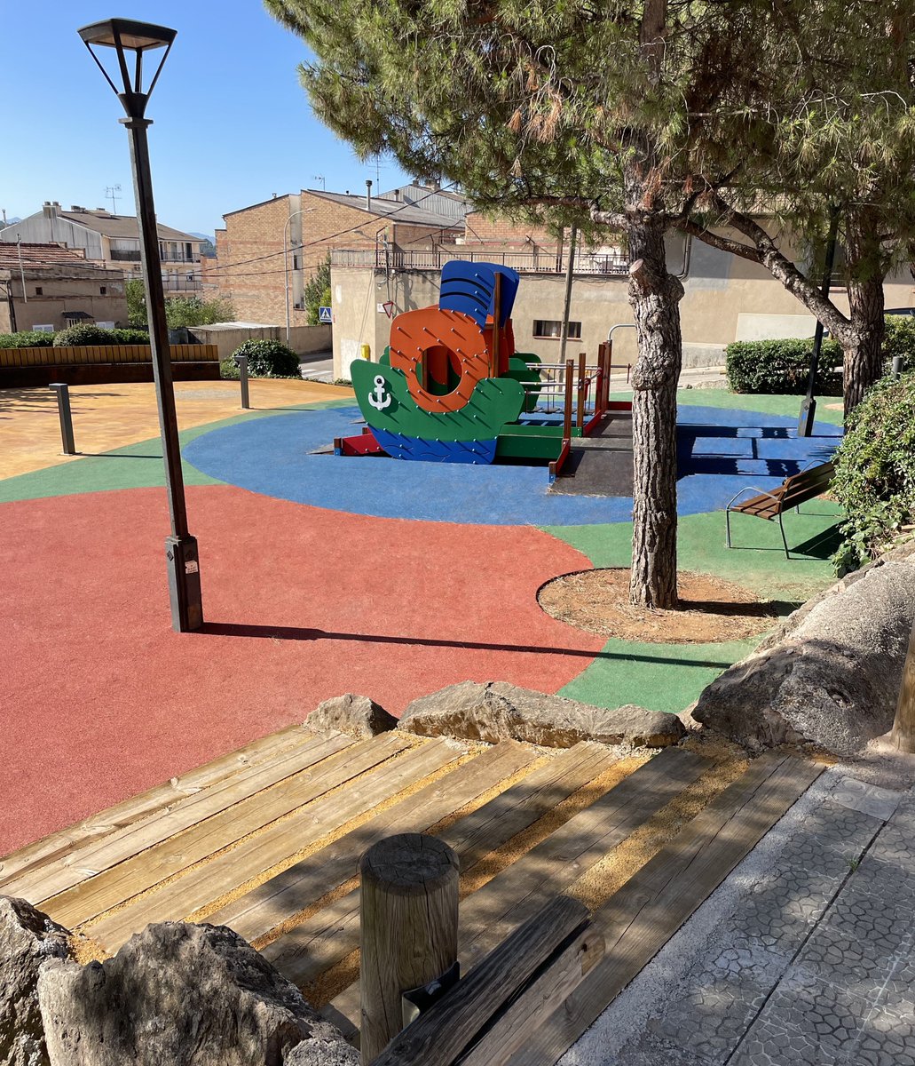 icman_sl's tweet photo. 🎈🎈Inauguració de la Plaça de la Torrada de Balsareny! Una de les darreres obres executades per ICMAN.

Amb una superfície de 1.134m2, s’han realitzat paviments de formigó oxidat, zona infantil amb paviments de cautxú, i fabricació de jardineres-bancs amb ferro corten. https://t.co/8i6QUr9Lhb