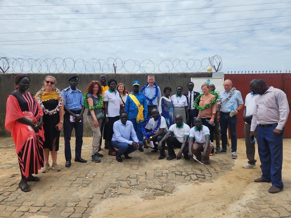 SFCG_SS's tweet photo. Today, we received in Bor a delegation from the Netherlands Ministry of Foreign Affairs led by Deputy Head of Mission to #SSD, Mr. Bouwe-Jan Smeding. The delegation interacted with the project participants of the Just Future Project funded by Dutch government. 
#SSOT https://t.co/P62jGaQfCX