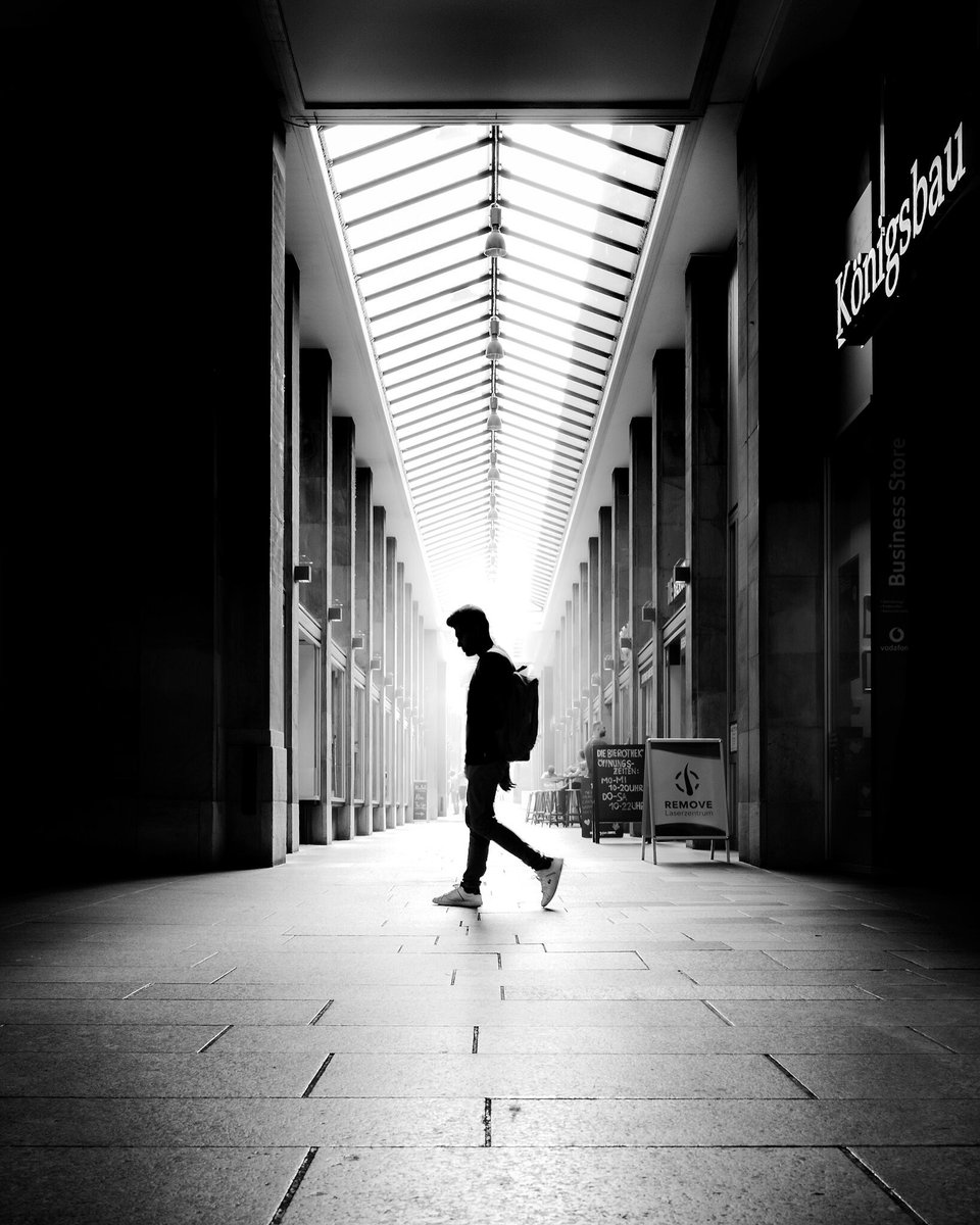 sieber_manuel's tweet photo. Leading lines 
Picture taken at Königsbau | Stuttgart https://t.co/fxUDpzYSY1