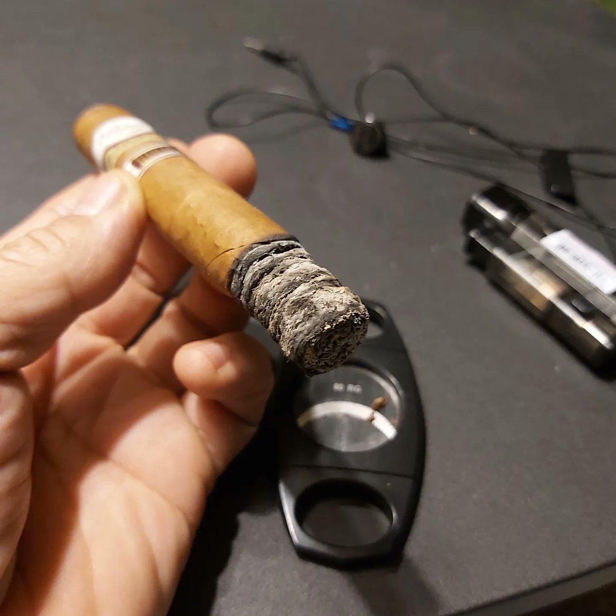 Miamicigars_'s tweet photo. #cigarsociety #cigarsnob #cigarsmoker #cigarsocialclub #cigarstagram #cigarsmoking  #cigarsmoke #cigarshop #allaboutmycigars  #globalpremiumcigars #cubancigars  #habanoscigars #elviejocontinentecigars  #thecircuscigars #cubanromance #Miami.cigars https://t.co/FugMwaSVBb