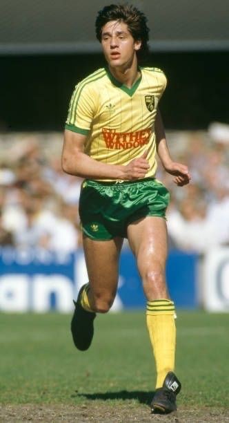 OArqueiroSDV's tweet photo. O futebol ⚽ dos anos 80 com shorts da Adidas #futebol #adidas #anos80 https://t.co/wfpd915LRA
