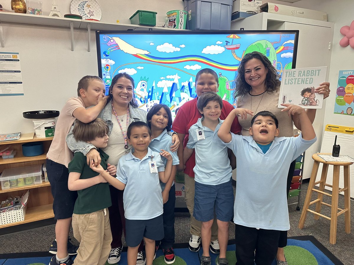 Our amazing counselor, <a href="/MrsWalkerA/">Alicia Barrio Walker</a> stoped by for a visit to introduce herself &amp; read a book to my class! They really enjoyed helping her with the animal sounds! Thank you! @ElliottEagles 🦅💓
