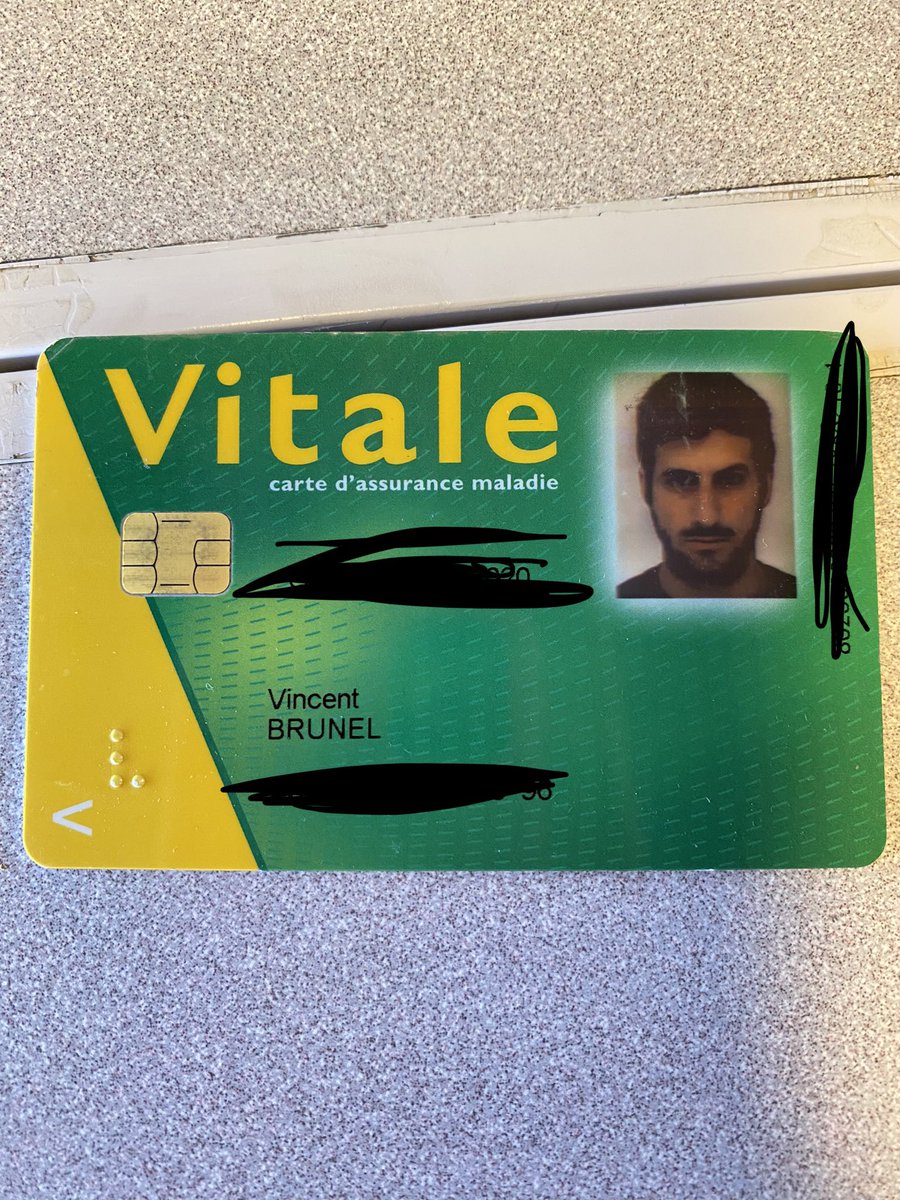 ImsluxNancy's tweet photo. @TERNancyMetzLux je viens de trouver tous les papiers d’identité et CB de ce Monsieur. Si qqn le connaît me contacter en MP. Merci de partager https://t.co/q7V3E7LmlB