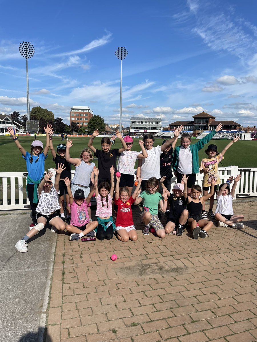Come on @_WesternStorm #girlslovecricket #primaryPE #primarycricket #chancetoshine #cricket