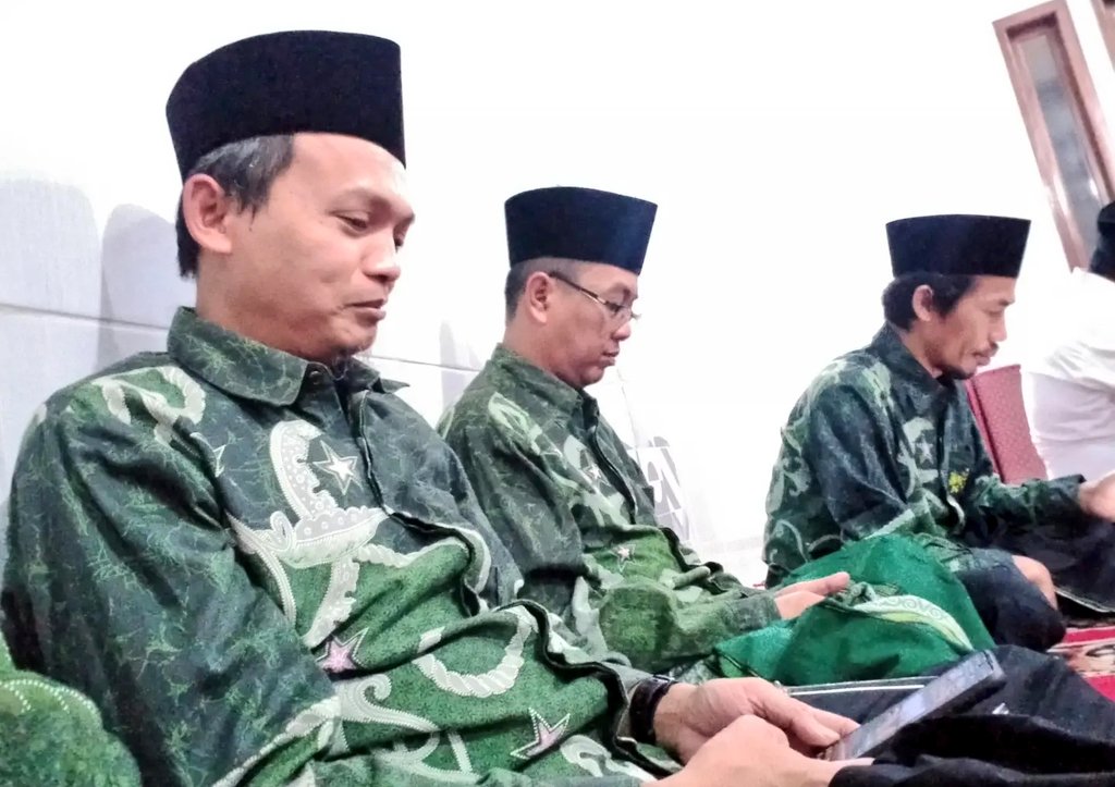 mideomoto's tweet photo. Rapat Gabungan Suriyah Tanfidziyah 
PCNU KAB. MAGELANG 
Ndalem KH. Damanhuri
PP. API PUTRI ( MAKAM )
12/09/2023

#nu
#magelang
#numagelang
#nahdliyyin 
#jateng https://t.co/1Ejy6h3vVw