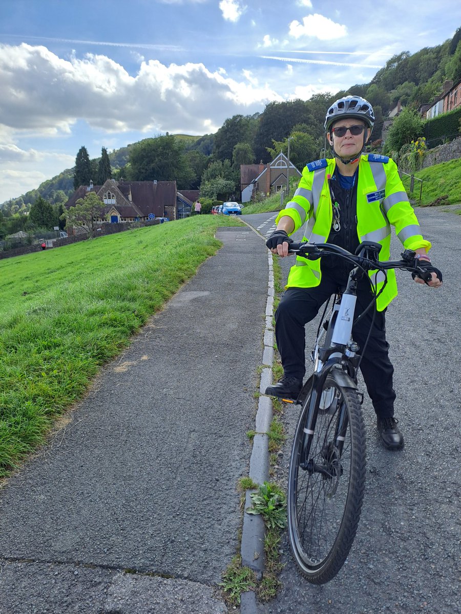 MalvernCops's tweet photo. PCSO Watson @WycheCE  #CyclePatrol #PolicePromise @WMerciaRoads #CommunityEngagement #PrioryWellsSNT @WMerciaPolice 6209 https://t.co/QrVG1vZXin