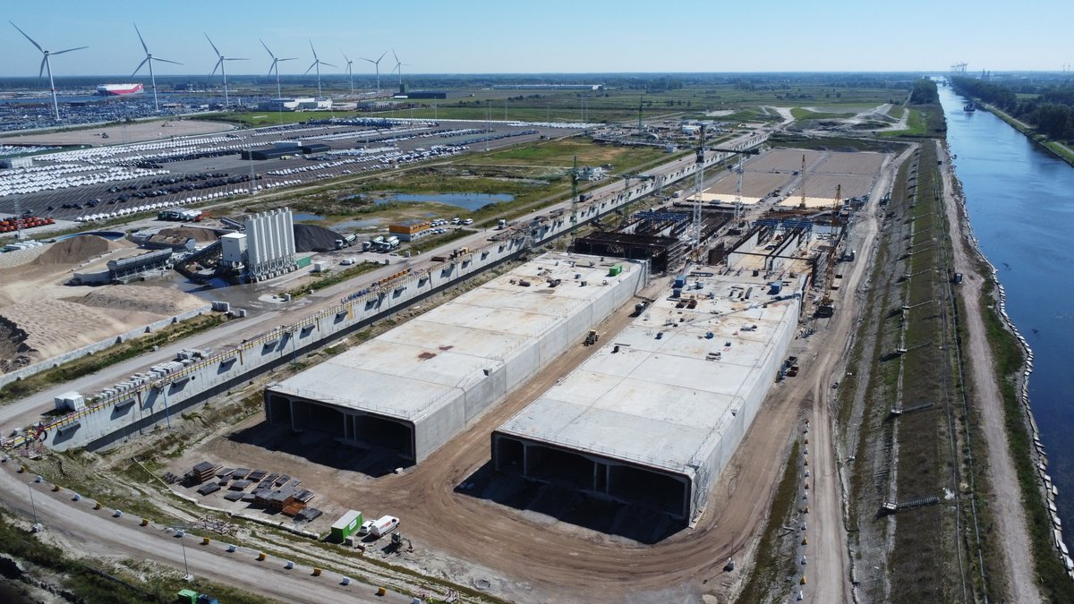 jandenulgroup's tweet image. #JDNproject • Together with our partners, we completed the construction of two of the eight tunnel elements for the Scheldt tunnel project in Antwerp 💪 After completion, the tunnel will be one of the most important connecting elements in the Oosterweel link.
•
#jandenul