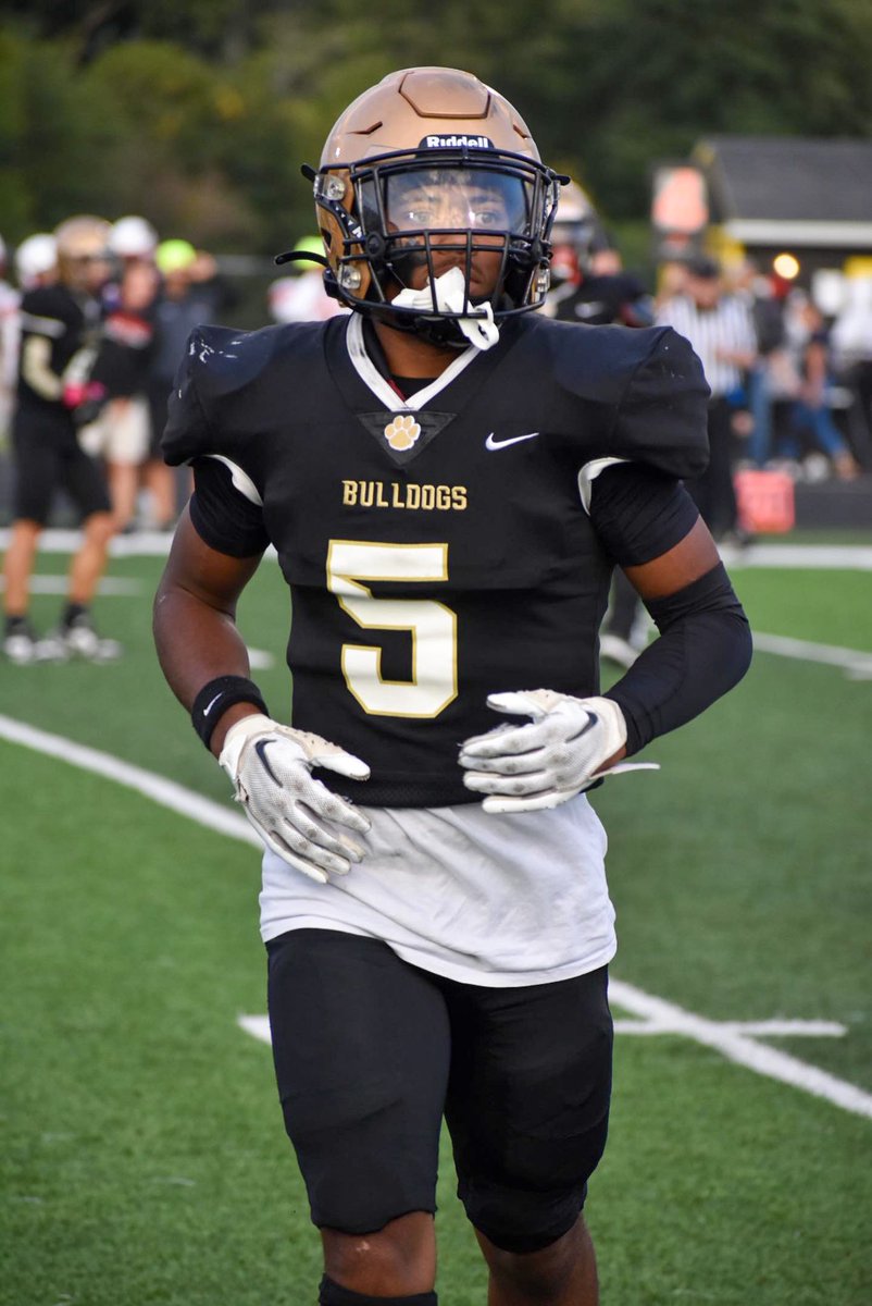 After week 3 we are 1-2 bouncing back in the season. I’ve been used all around the field. Check out the week 1-3 highlights!! hudl.com/v/2LgdHX  <a href="/EDGYTIM/">Timothy “EDGYTIM” OHalloran</a> <a href="/PrepRedzoneIL/">Prep Redzone Illinois</a> <a href="/CoachBigPete/">Peter "Coach Big Pete" Leinweber</a> <a href="/HLR_FOOTBALL/">Richards Football</a> #Versatile #Athlete