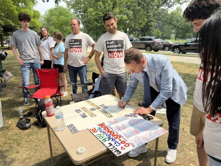 29 years ago today, the Federal Assault Weapons Ban was signed into law.

The AR-15 used to murder people at my high school in Parkland should never be in the hands of civilians. It’s time Congress take action to bring back the ban and protect our communities from gun violence.